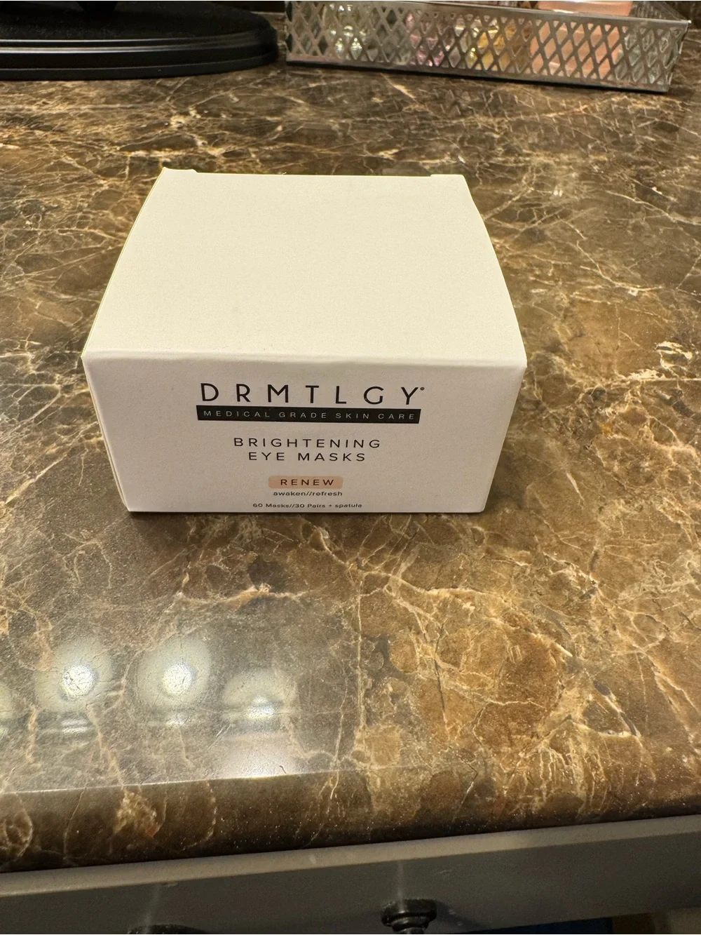 DRMTLGY Renew Brightening Eye Masks - White